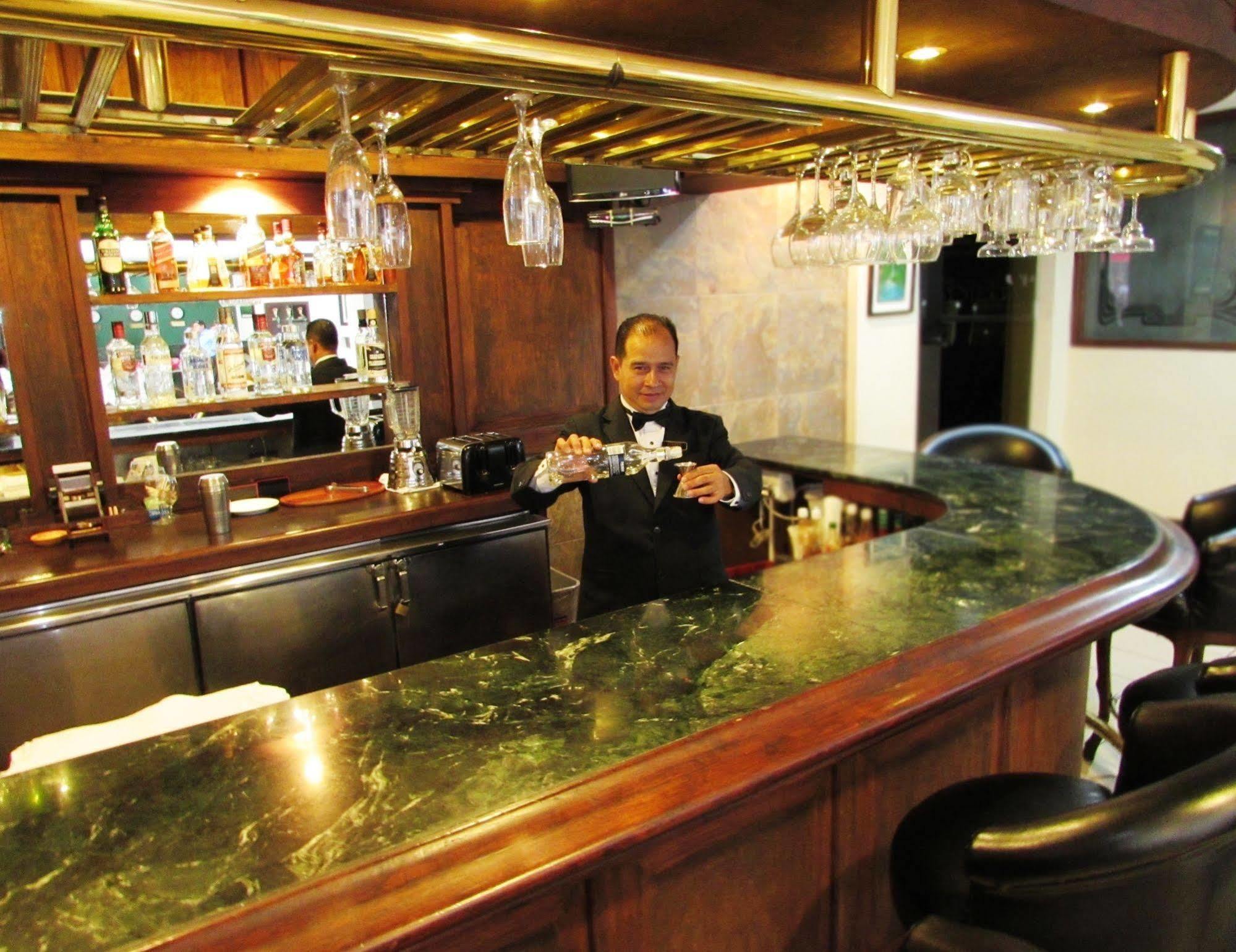 Siesta Hotel And Casino Antiguo Cuscatlan ภายนอก รูปภาพ